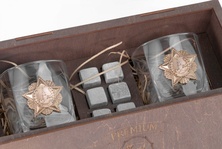 Подарочный набор С Днём Победы с бронзовыми орденами и камнями для напитков